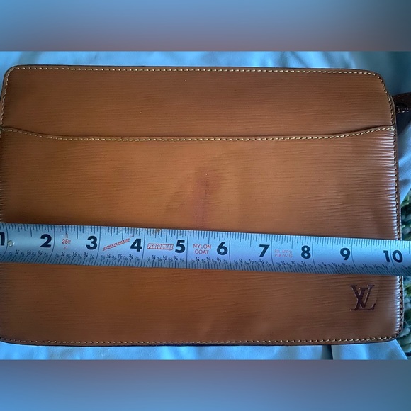 Authentic Louis Vuitton Epi Pochette - Picture 7 of 7